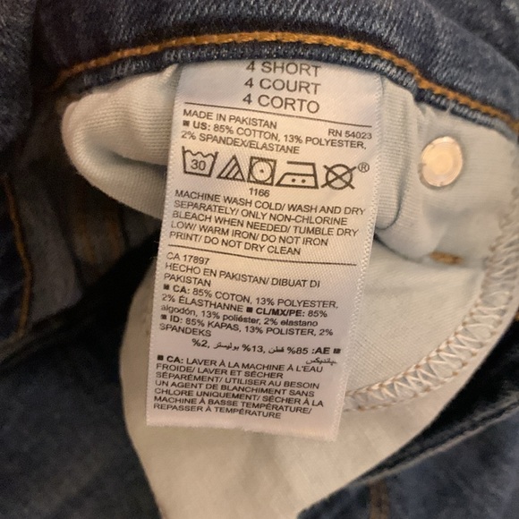 Old Navy 4 Short - Picture 4 of 5